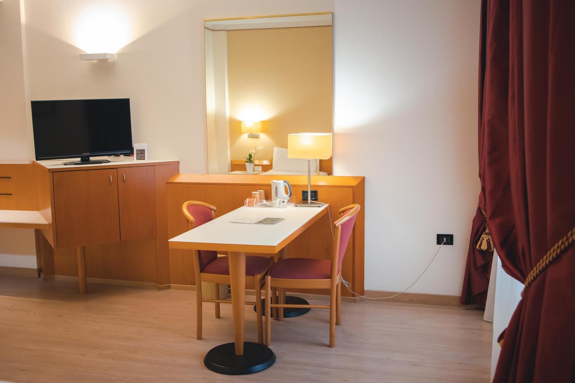 Best Western Mirage Hotel Fiera باديرنو دونيانو المظهر الخارجي الصورة